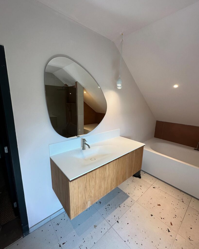 Volledig vernieuwde badkamer.