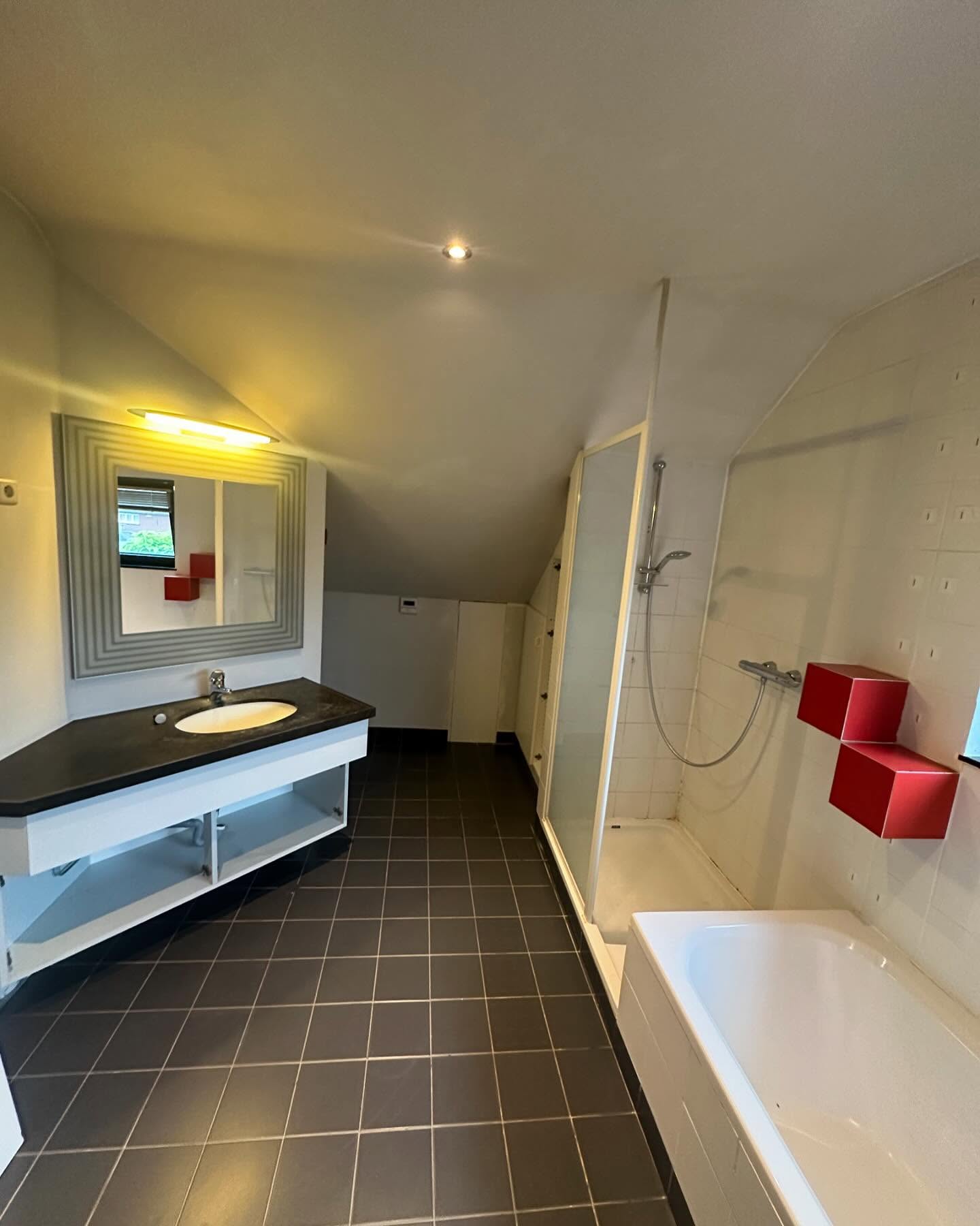 totale badkamerrenovatie - oude badkamer